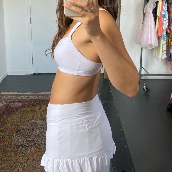 Size large white tennis skort with ruffles. Has shorts underneath - Picture 5 of 5